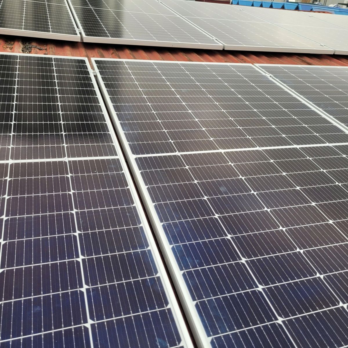 chuyen-lap-dat-he-thong-dien-mat-troi-hung-yen